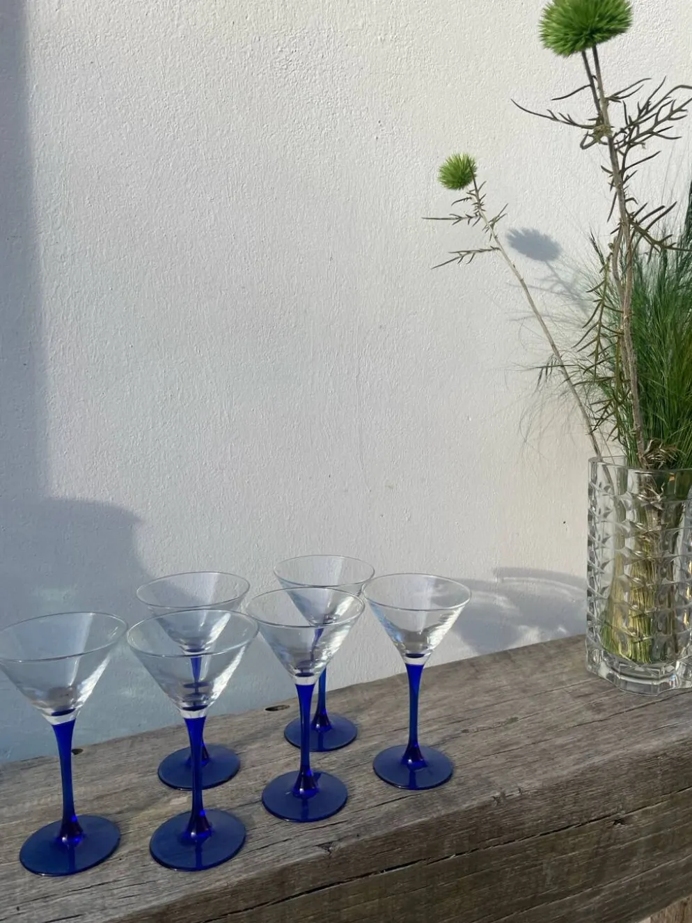 6 coupes à cocktails en verre bleu 1980