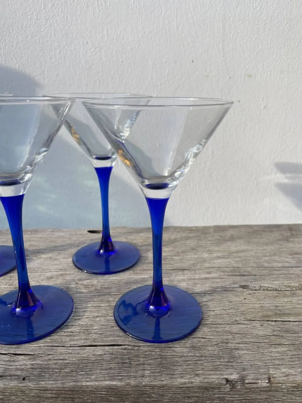 6 coupes à cocktails en verre bleu 1980