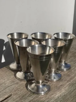 6 coupes coniques en métal argenté poinçonné / verres à pied art déco