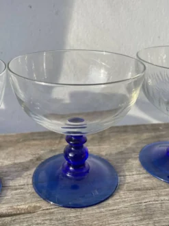 6 coupes à dessert / coupelles sur pied en verre bleu Luminarc