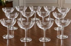12 coupes en cristal de Saint-Louis Modèle « Manon » circa