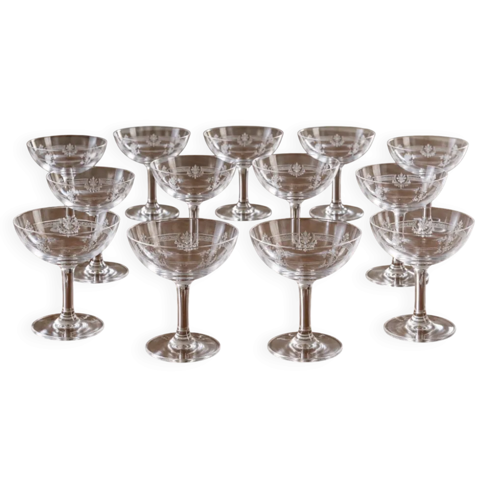 12 coupes en cristal de Saint-Louis Modèle « Manon » circa