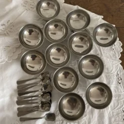 Coupes à glace en inox et cuillères