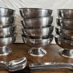 Coupes à glace en inox et cuillères
