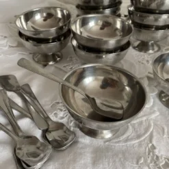 Coupes à glace en inox et cuillères