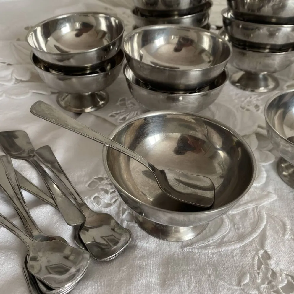 Coupes à glace en inox et cuillères