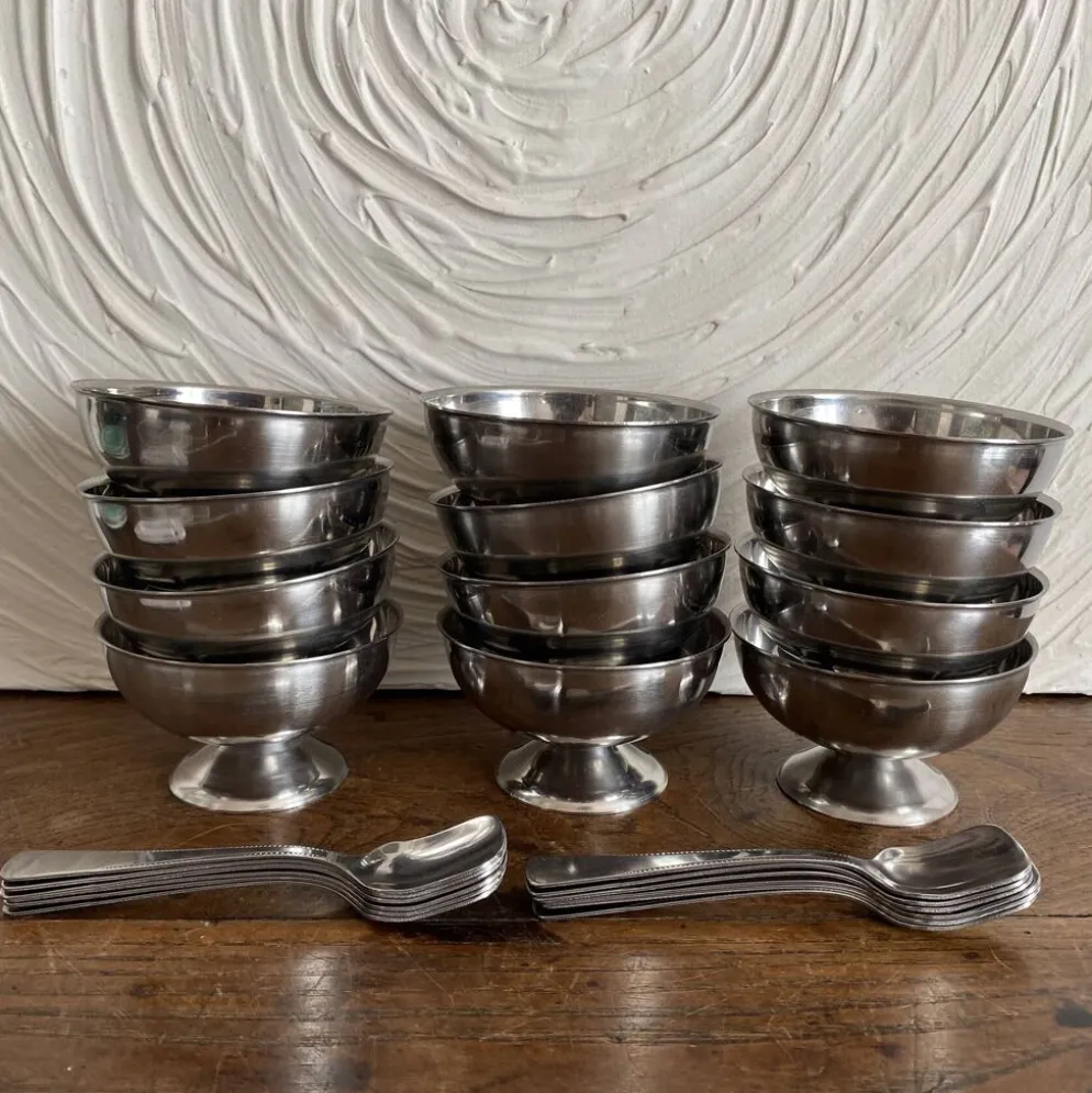 Coupes à glace en inox et cuillères