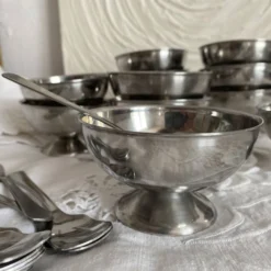 Coupes à glace en inox et cuillères