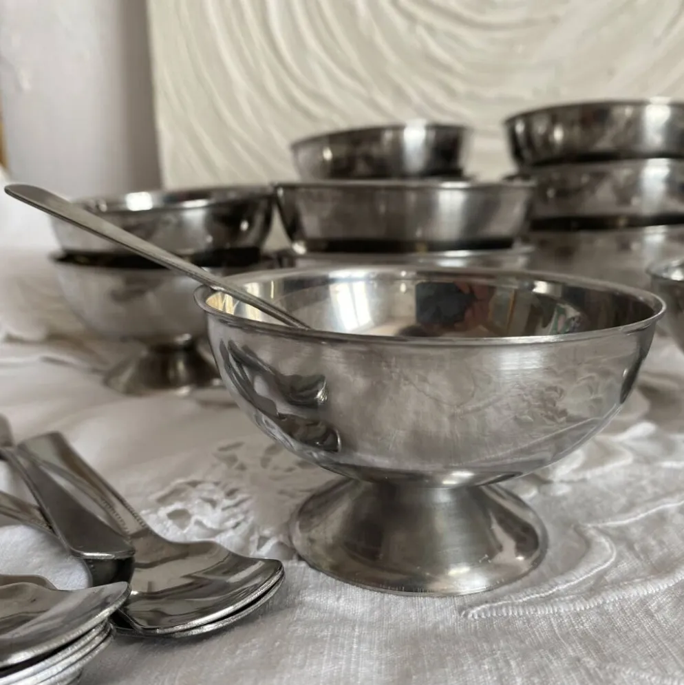 Coupes à glace en inox et cuillères