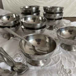 Coupes à glace en inox et cuillères