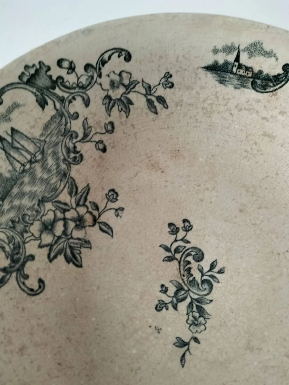 coupe sur piédouche en faïence fine – Manufacture de Grigny vers 1830–1860