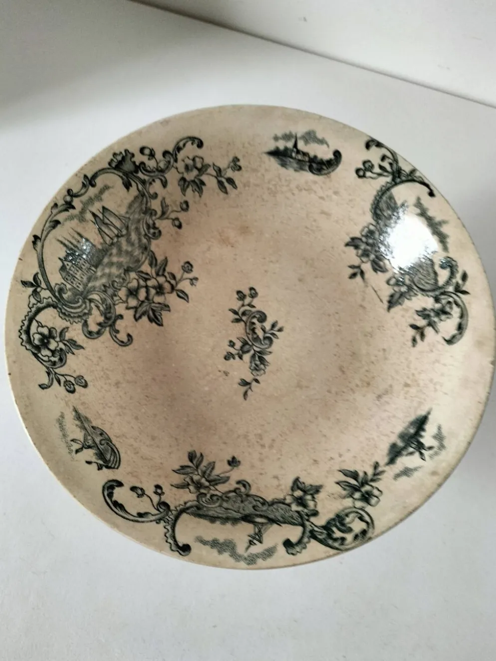 coupe sur piédouche en faïence fine – Manufacture de Grigny vers 1830–1860