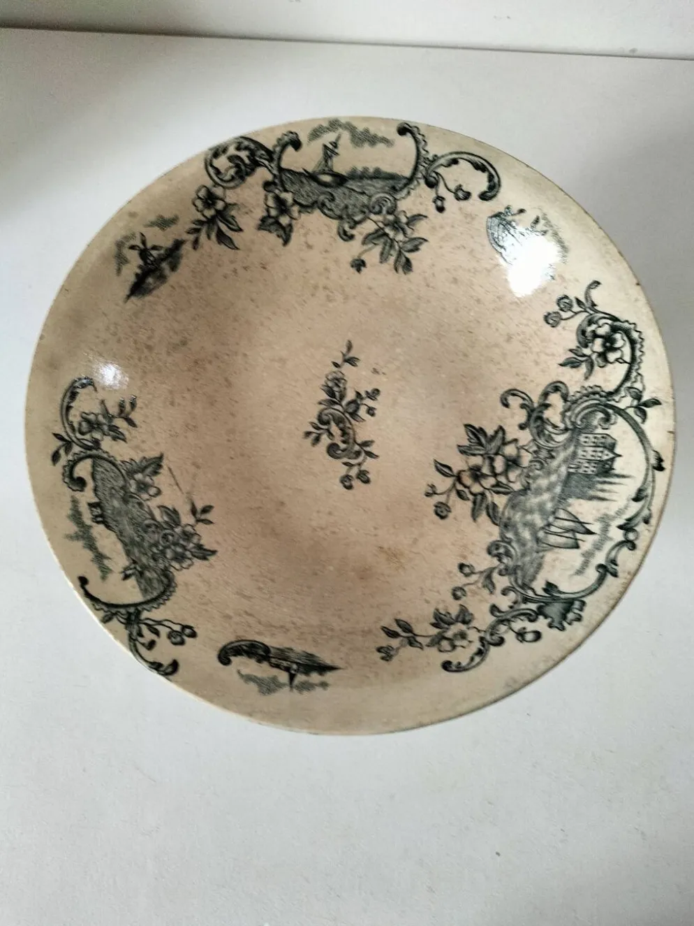 coupe sur piédouche en faïence fine – Manufacture de Grigny vers 1830–1860