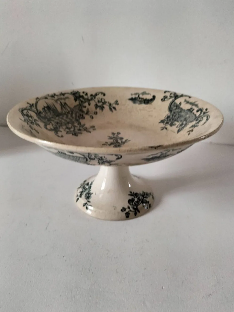 coupe sur piédouche en faïence fine – Manufacture de Grigny vers 1830–1860