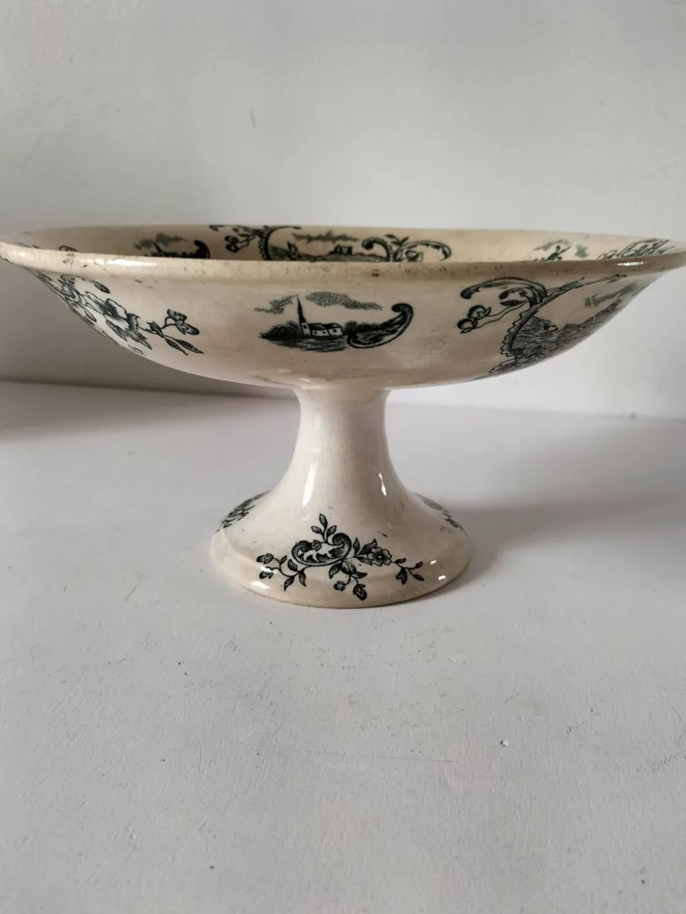 coupe sur piédouche en faïence fine – Manufacture de Grigny vers 1830–1860