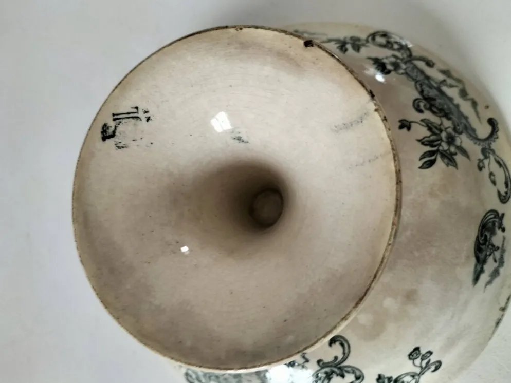 coupe sur piédouche en faïence fine – Manufacture de Grigny vers 1830–1860