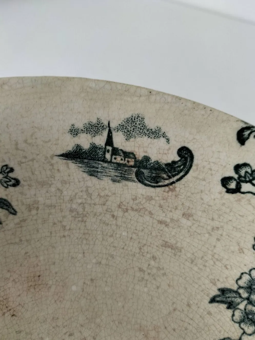 coupe sur piédouche en faïence fine – Manufacture de Grigny vers 1830–1860