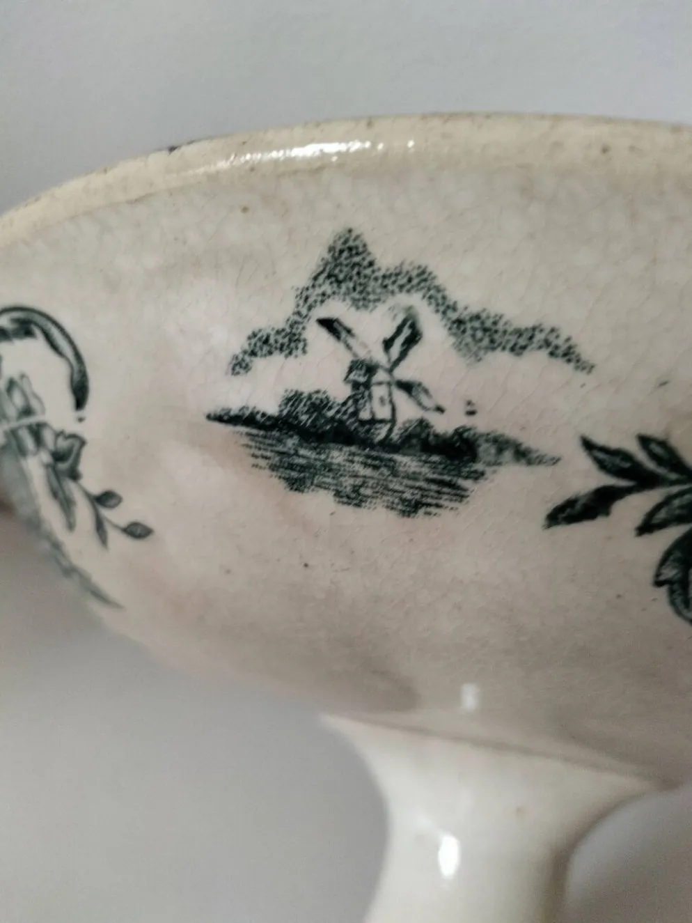 coupe sur piédouche en faïence fine – Manufacture de Grigny vers 1830–1860
