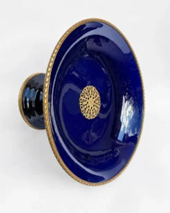 Coupe sur piédouche en porcelaine bleu cobalt, style Sèvres, fin XIXe
