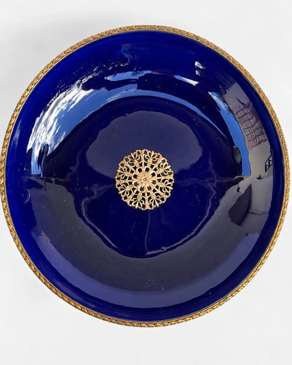 Coupe sur piédouche en porcelaine bleu cobalt, style Sèvres, fin XIXe