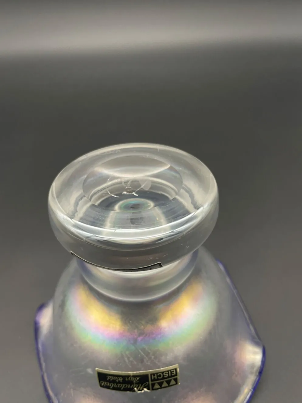 Coupe sur pied Eisch en verre nacré, bord bleu