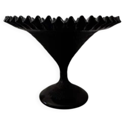Coupe sur pied en verre opalin noir