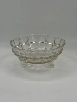 Coupe sur pied vintage en verre pressé, bord festonné taillé diamant
