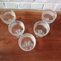 5 coupes vintage à pied pour cocktails glaces