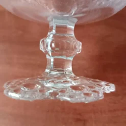 5 coupes vintage à pied pour cocktails glaces