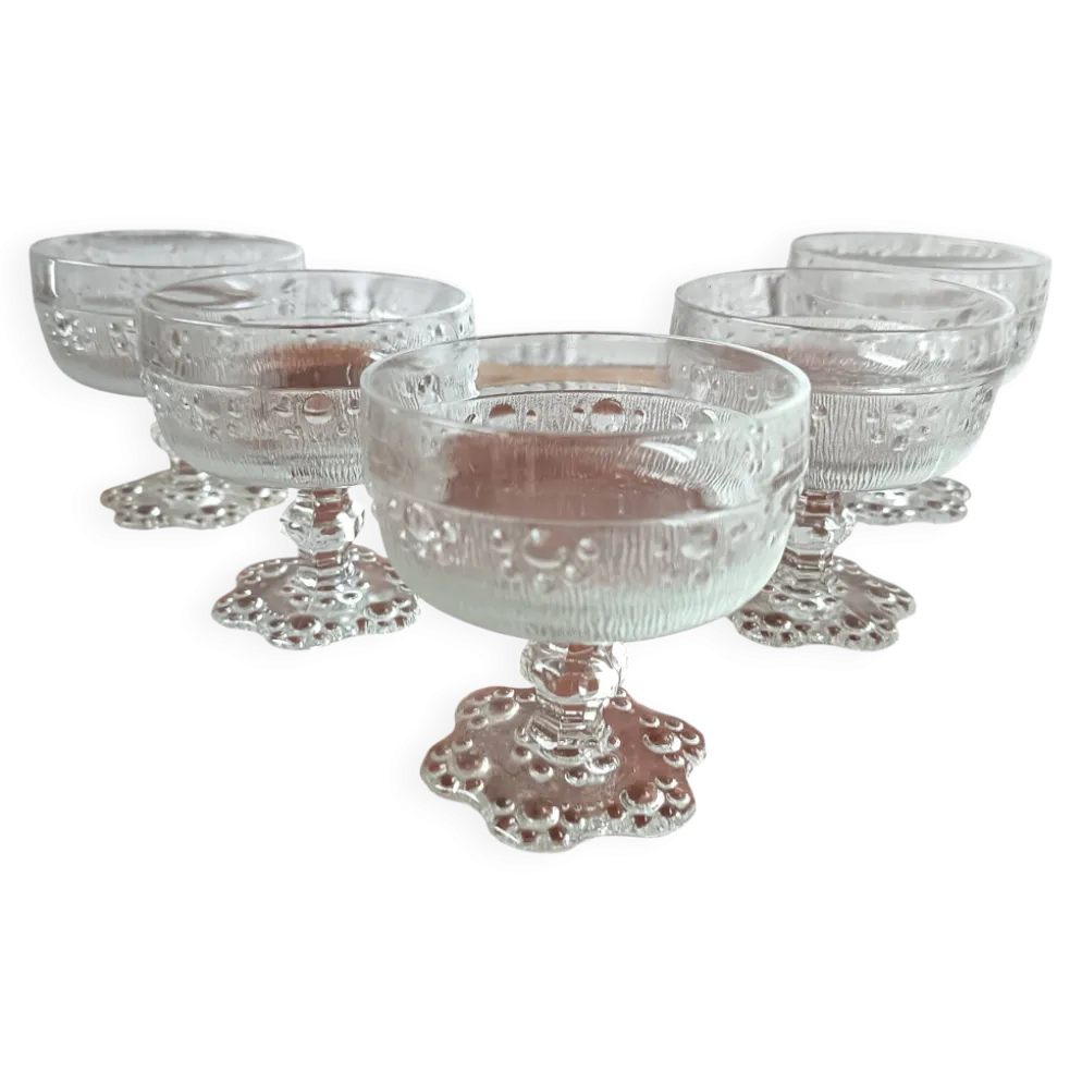 5 coupes vintage à pied pour cocktails glaces