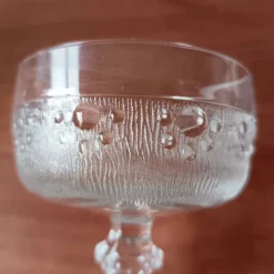 5 coupes vintage à pied pour cocktails glaces