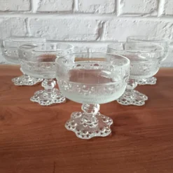 5 coupes vintage à pied pour cocktails glaces