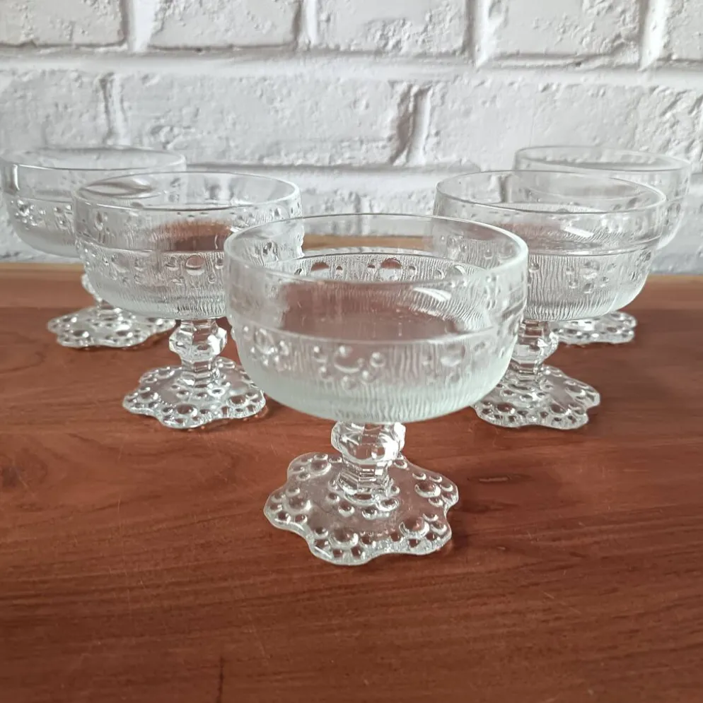 5 coupes vintage à pied pour cocktails glaces