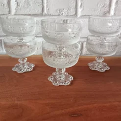 5 coupes vintage à pied pour cocktails glaces