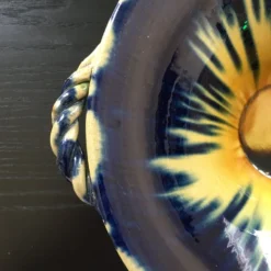 Coupe Vallauris flammée jaune et bleu