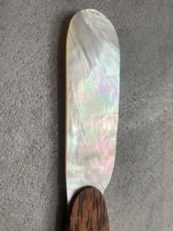 Couteau en nacre