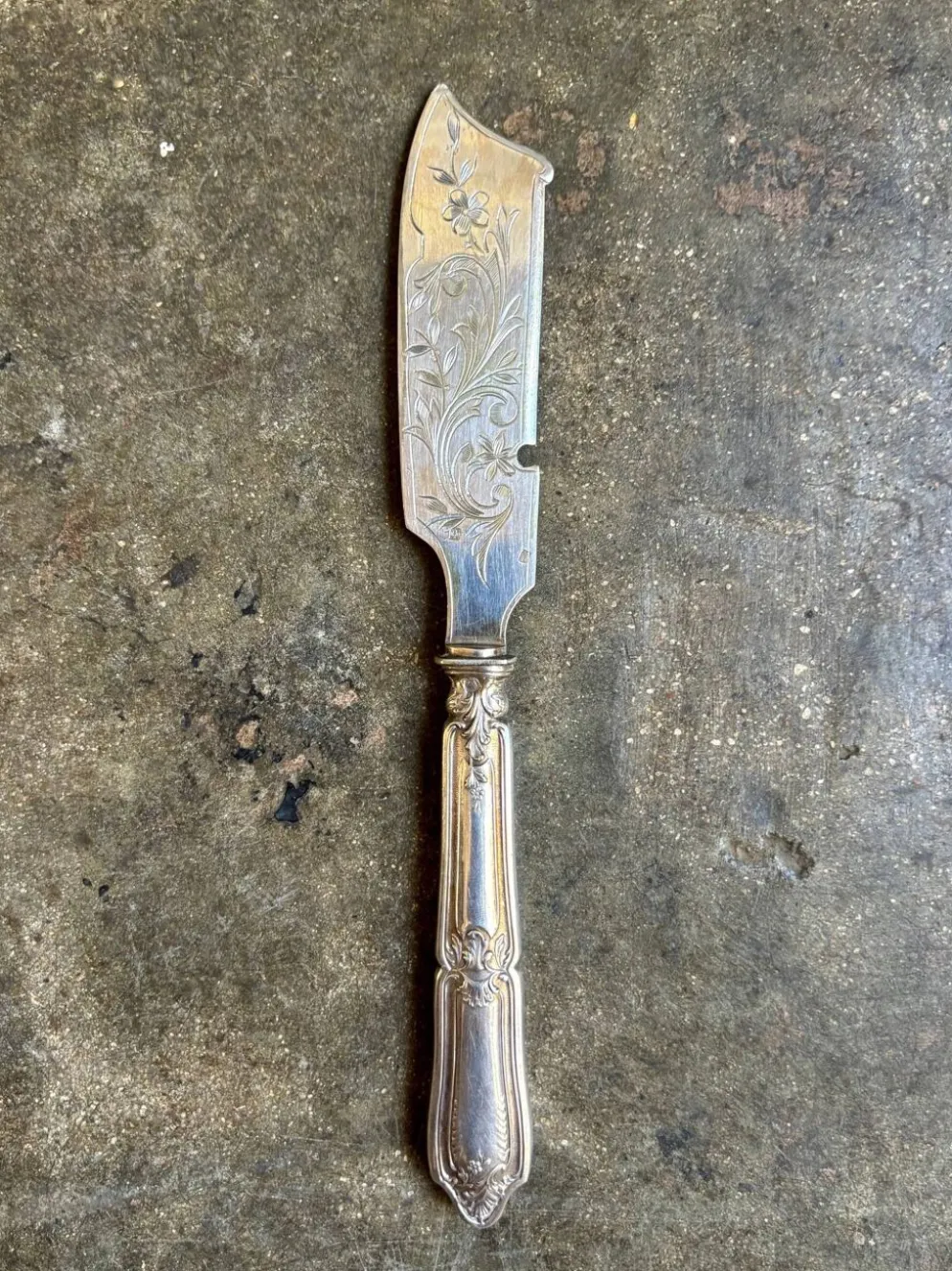 Couteau à mignardise, couvert de service en argent