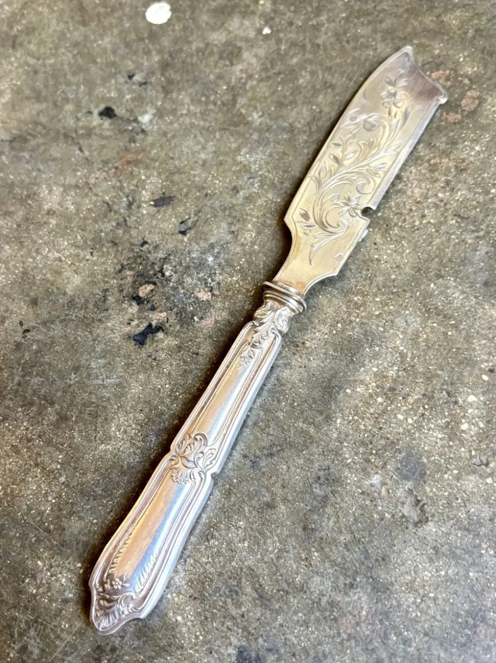 Couteau à mignardise, couvert de service en argent