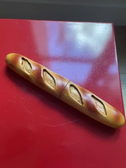 Couteau à pain trompe l’œil forme baguette Cuzin