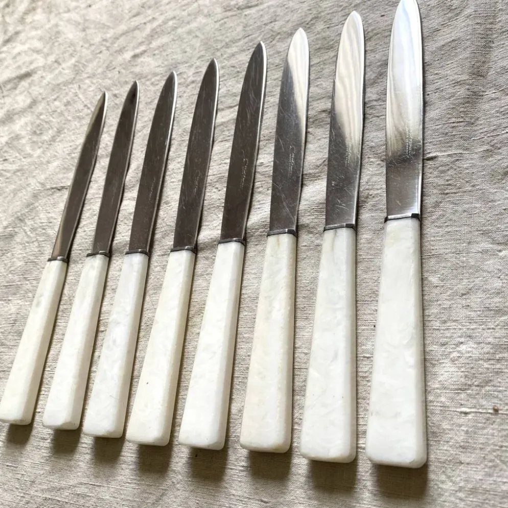 8 couteaux anciens inoxydables
