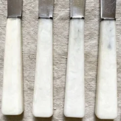 8 couteaux anciens inoxydables
