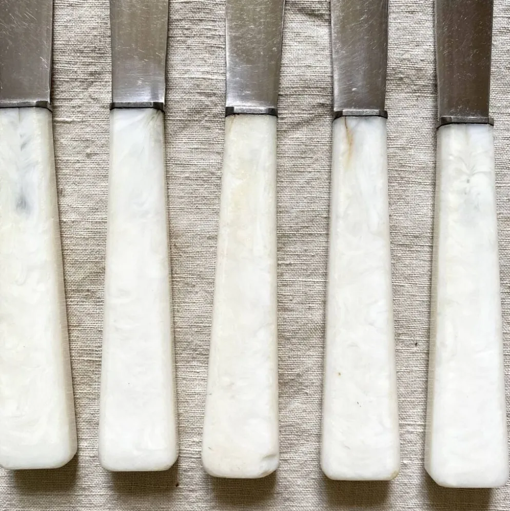 8 couteaux anciens inoxydables