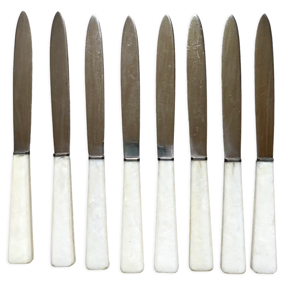 8 couteaux anciens inoxydables