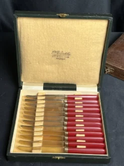 12 couteaux à dessert en vermeil, avec écrin, vers 1940