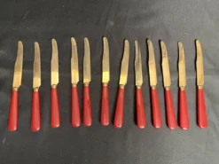 12 couteaux à dessert en vermeil, avec écrin, vers 1940