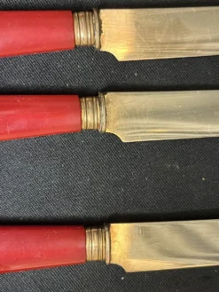 12 couteaux à dessert en vermeil, avec écrin, vers 1940