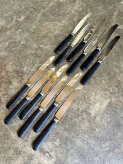 12 couteaux en bois noirci
