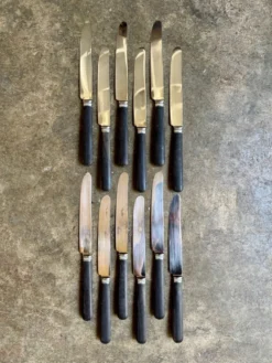 12 couteaux en bois noirci