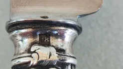 6 couteaux en métal argenté