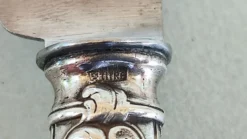6 couteaux en métal argenté